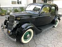 1935 Ford Deluxe